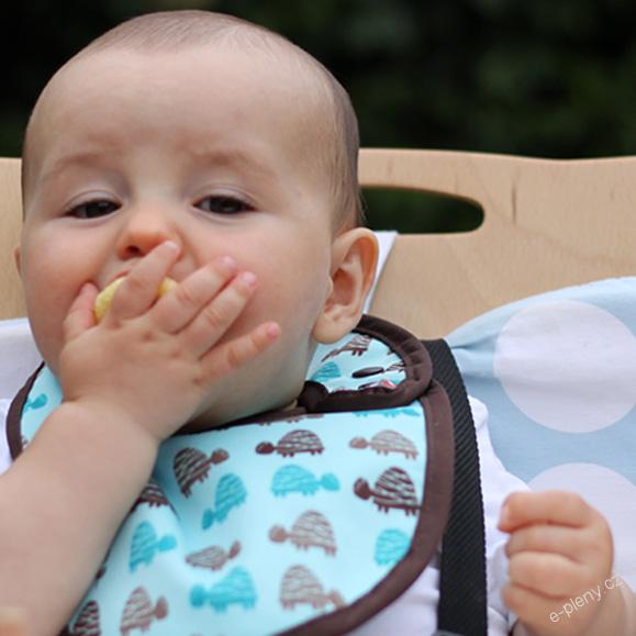 Pop-in oboustranný bryndák 0-6m - Želvy růžové